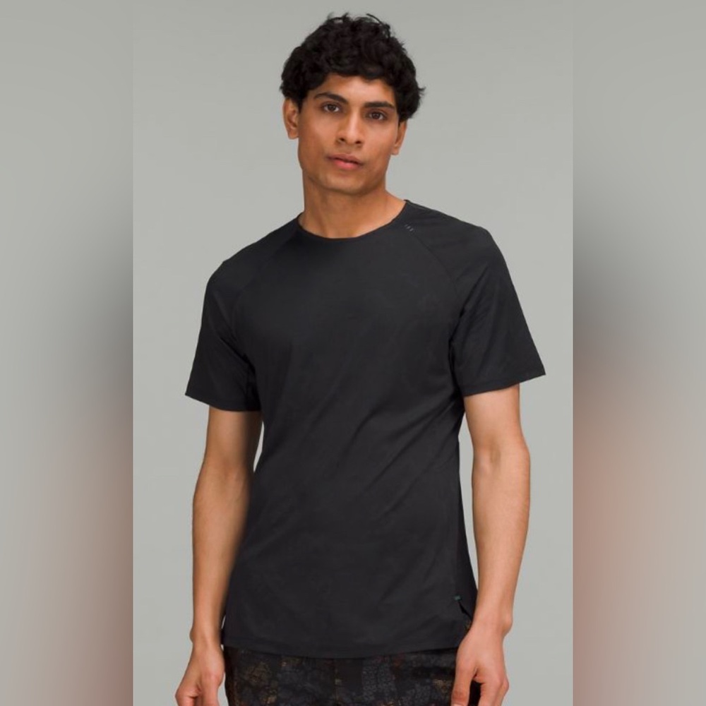 NWT Lululemon Mens Textured Training Short Sleeve Shirt XXL Jacquard Black Color